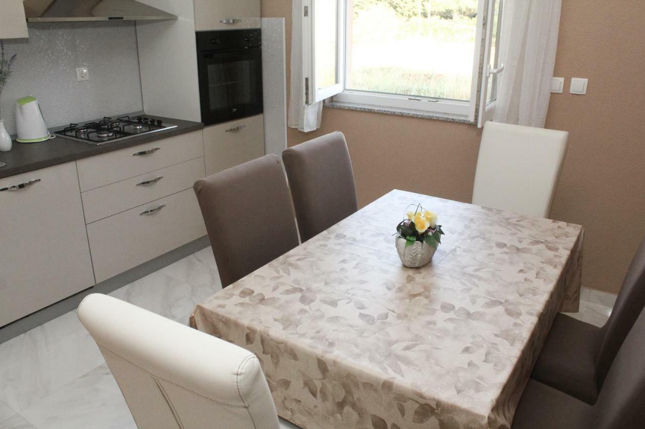 Apartman Dora Sukošan Exterior foto