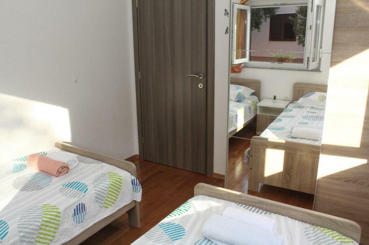 Apartman Dora Sukošan Exterior foto